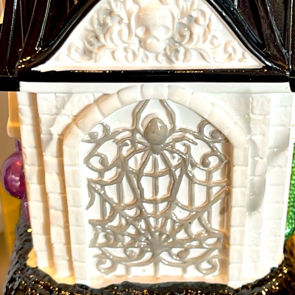 🎃BBW HAUNTED HOUSE🎃 FOAMING HAND SOAP DISPENSER, REFILLABLE, PUSH PUMP NWT - Picture 7 of 9